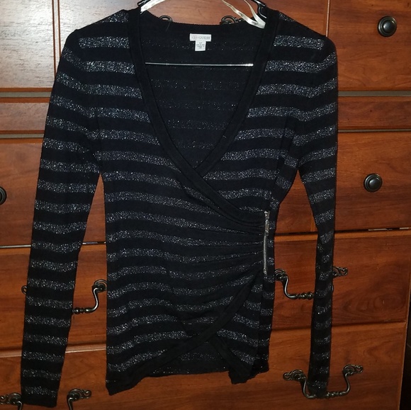 Guess Sweaters - Guess sweater - small